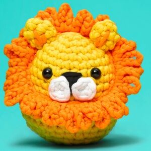 Woobles Lion Crochet Kit - never been opened, brand new
